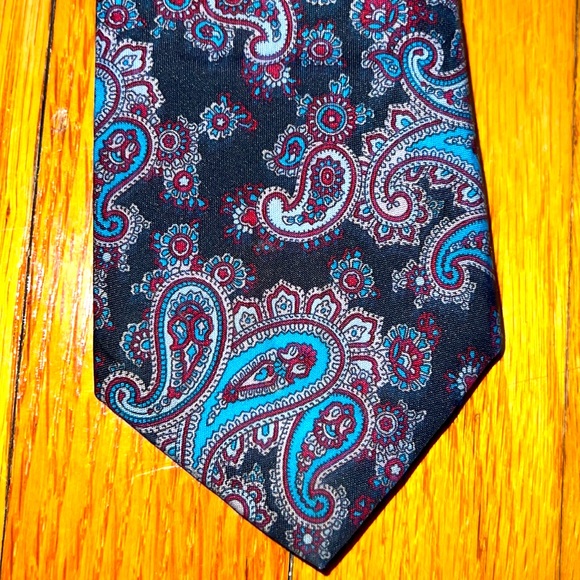 Michael Kors,Pierre Cardin and Custom Design- 3 tie bundle - Picture 4 of 7